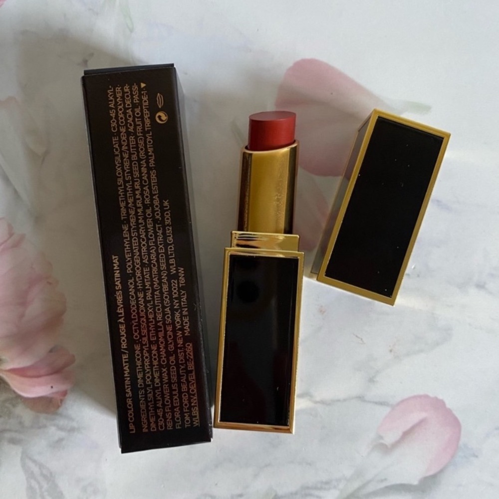 Tom Ford Lip Color Satin Matte 27 Shameless Red Lipstick 3.3g New in Box